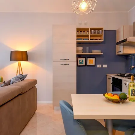 Desenzanoloft Le Chateau De Margot Дезенцано-дель-Гарда